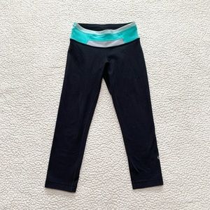 Lululemon Wunder Under Reversible Cropped Leggings Size 2 Black/Gray/Aqua Blue